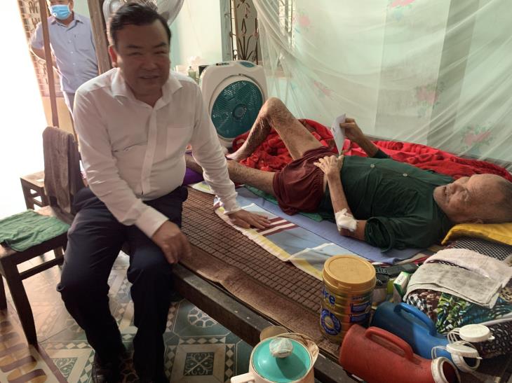 Phó Bí thư Thường trực Tỉnh ủy, Trưởng đoàn đại biểu Quốc hội tỉnh Tây Ninh thăm gia đình chính sách trên địa bàn thị xã Trảng Bàng